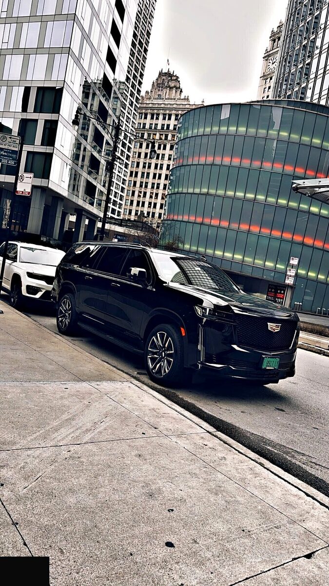 Chevrolet Suburban thumbnail 3