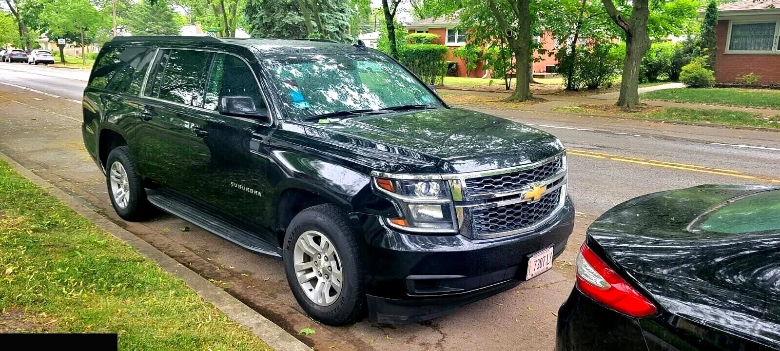 Chevrolet Suburban thumbnail 4