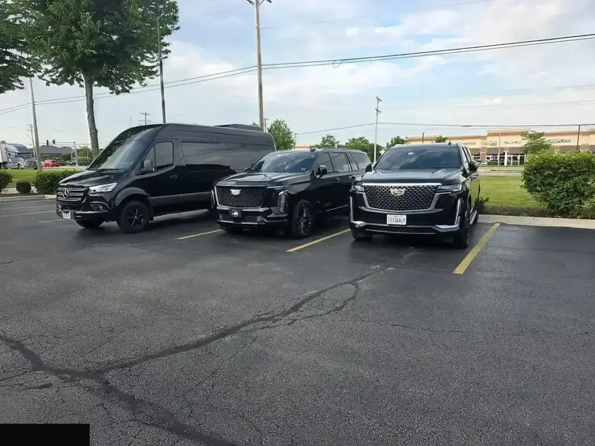 Monarch Fleet limo fleet near you: luxury sedans, SUVs, stretch limos, and party buses serving Chicago