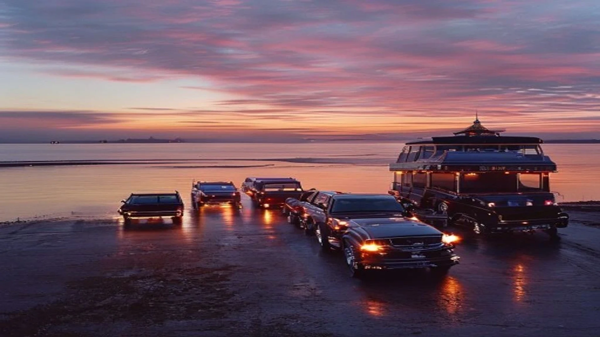 Monarch Fleet luxury fleet for Charter Bus Chicago, Monarch Fleet Chicago chauffeur