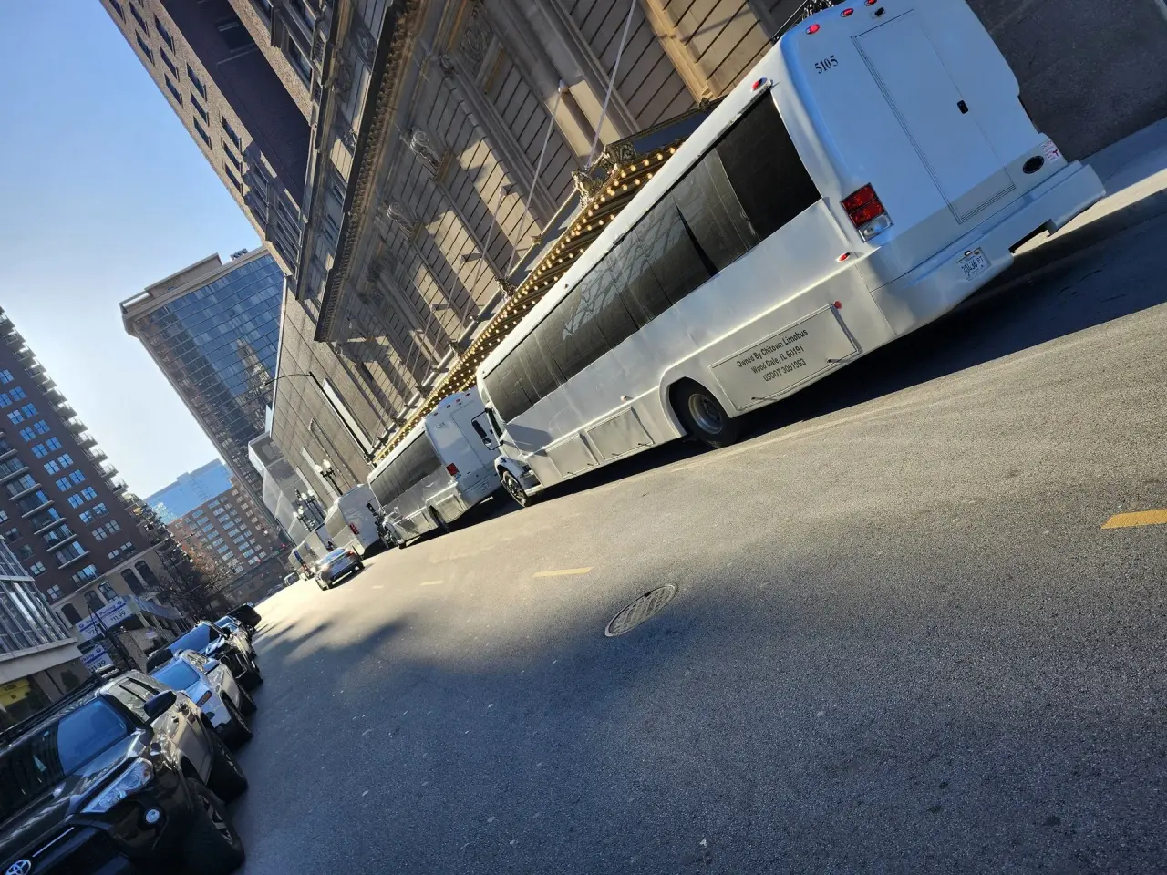Chicago motor coach rental, 40 to 56 passenger luxury motor coach