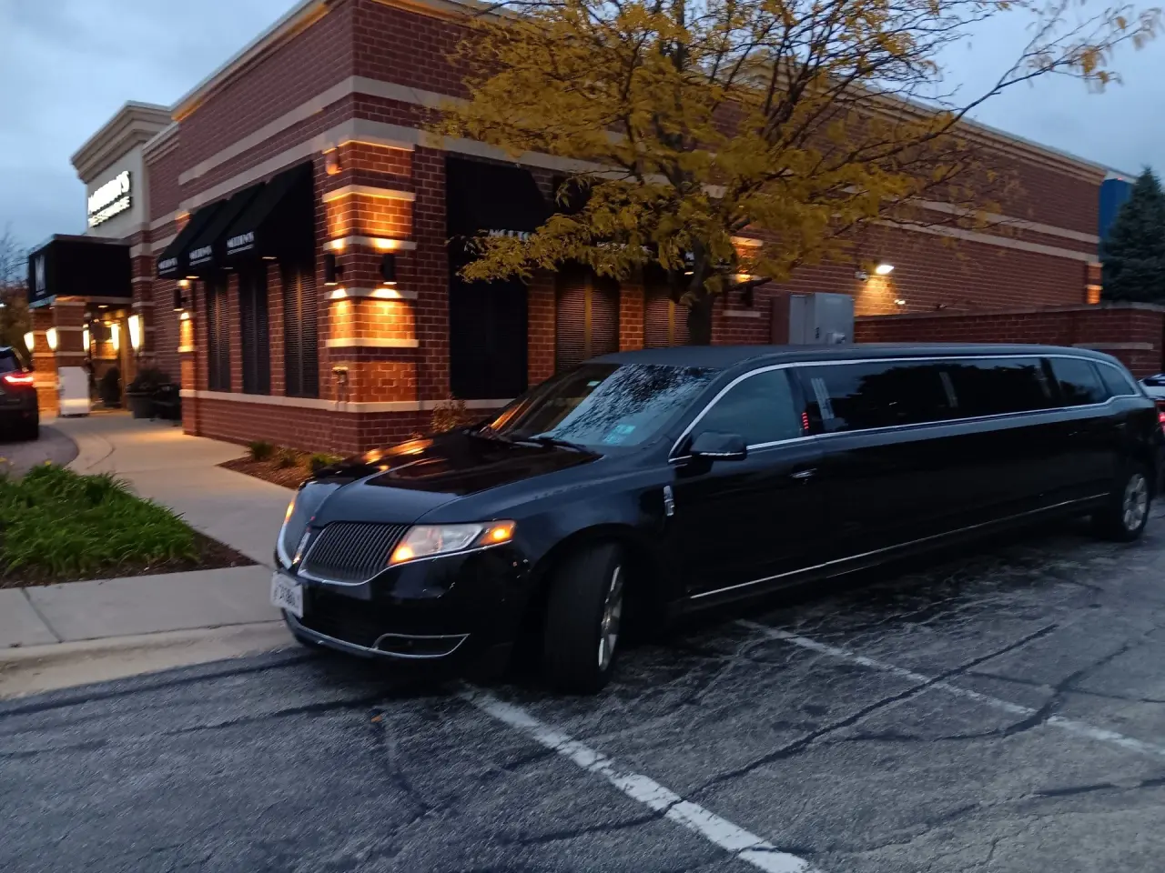 Monarch Fleet Chicago luxury limo fleet, stretch limos, Escalades, party buses