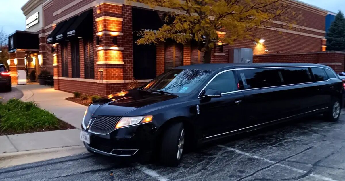 Chicago prom limo, prom night transportation Monarch Fleet
