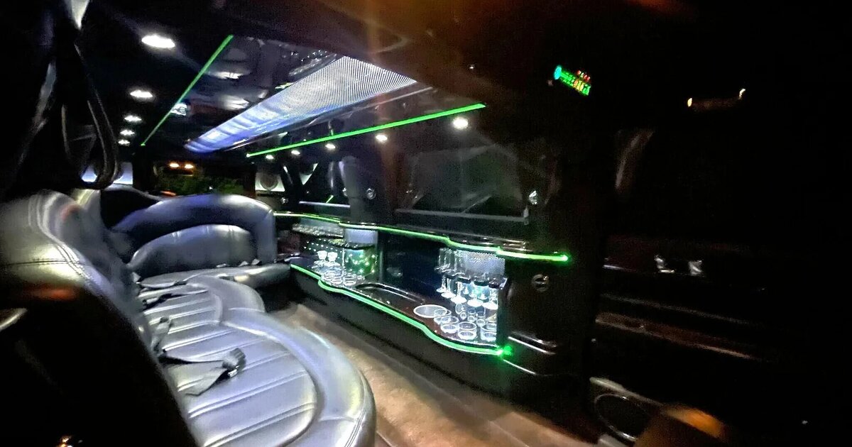 Chicago wedding limousine with red carpet